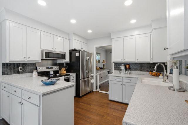 38 S Hampton Drive, Charleston, SC 29407