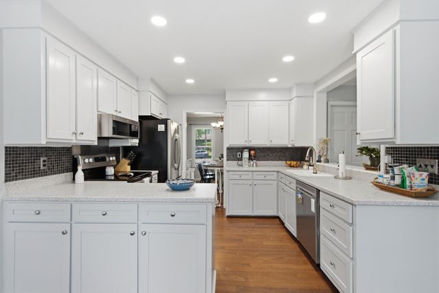 38 S Hampton Drive, Charleston, SC 29407