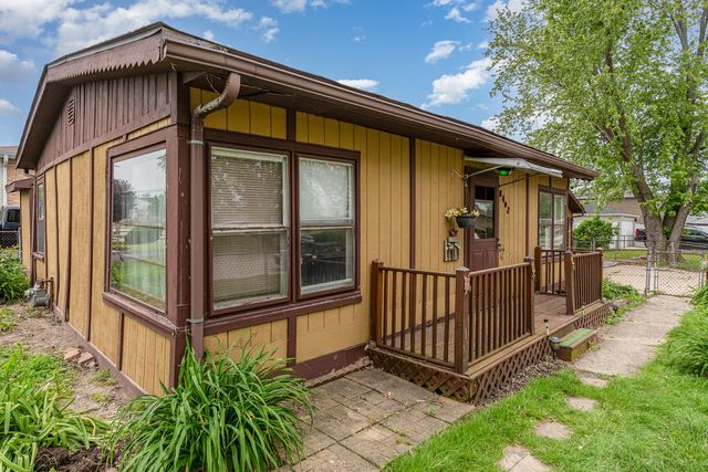 8402 S 78th Avenue, Bridgeview, IL 60455