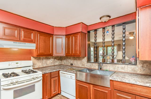 8402 S 78th Avenue, Bridgeview, IL 60455