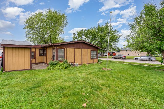 8402 S 78th Avenue, Bridgeview, IL 60455
