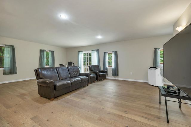 36 Highland Street, Hudson, NH 03051