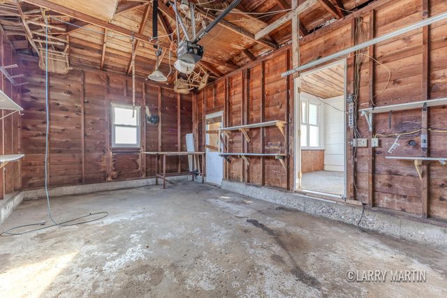 2530 De Hoop Avenue, Wyoming, MI 49509