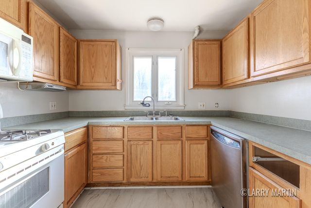 2530 De Hoop Avenue, Wyoming, MI 49509