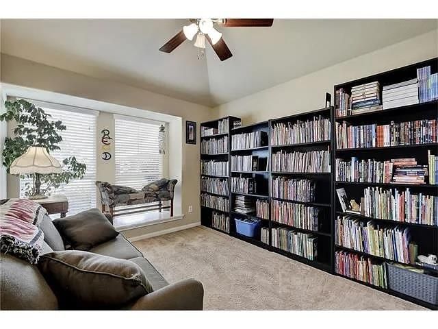 1008 Blackman CT, Hutto, TX 78634