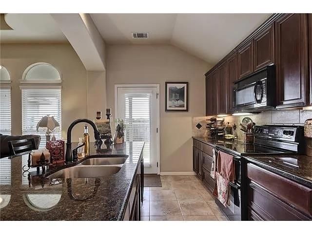 1008 Blackman CT, Hutto, TX 78634