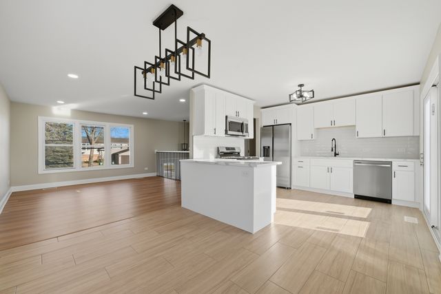 20020 S Sycamore Drive, Frankfort, IL 60423