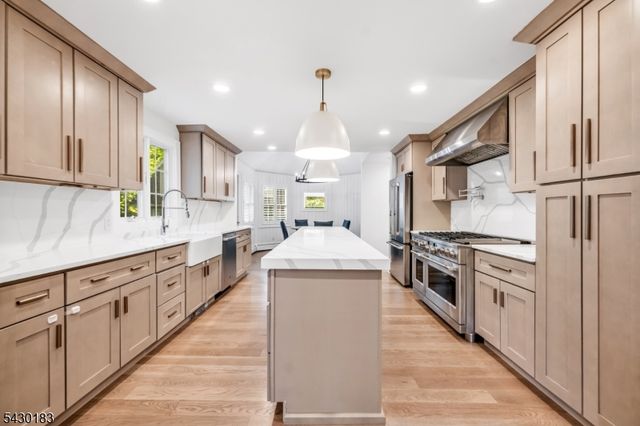 63 Park Ave, Wyckoff Twp., NJ 07481