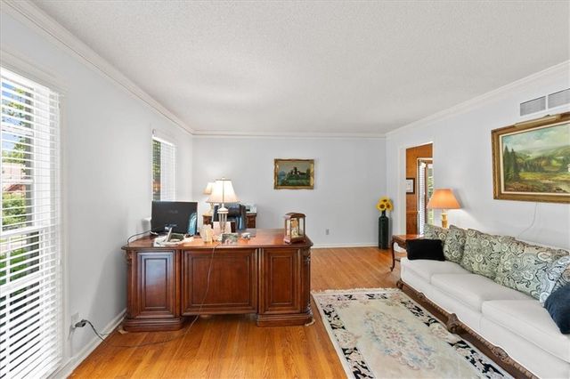 8315 Richards Road, Lenexa, KS 66215