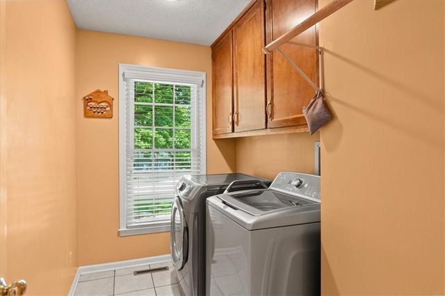8315 Richards Road, Lenexa, KS 66215