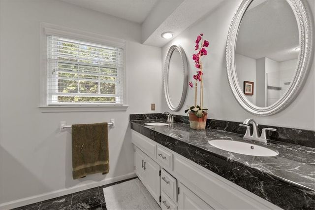 8315 Richards Road, Lenexa, KS 66215
