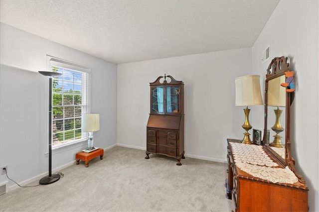 8315 Richards Road, Lenexa, KS 66215