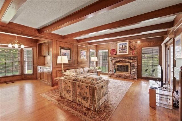 8315 Richards Road, Lenexa, KS 66215