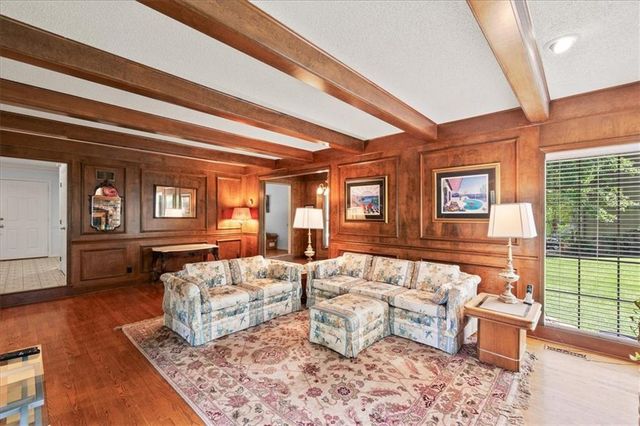 8315 Richards Road, Lenexa, KS 66215