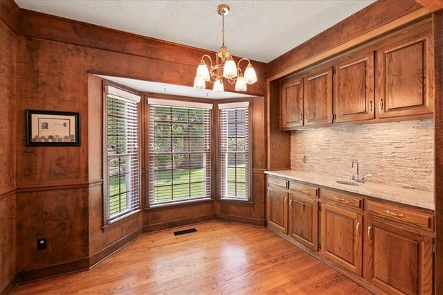 8315 Richards Road, Lenexa, KS 66215