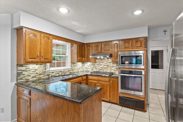 8315 Richards Road, Lenexa, KS 66215