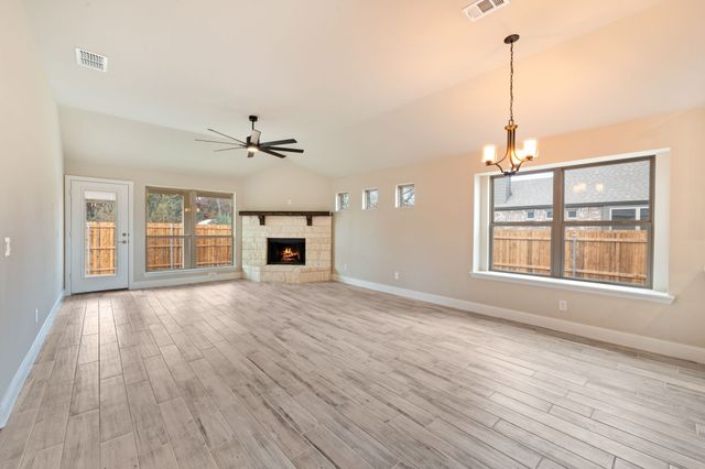 612 Kyle Drive, Tioga, TX 76271