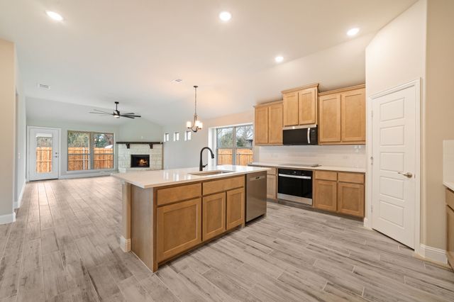 612 Kyle Drive, Tioga, TX 76271