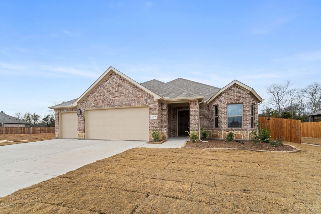 612 Kyle Drive, Tioga, TX 76271