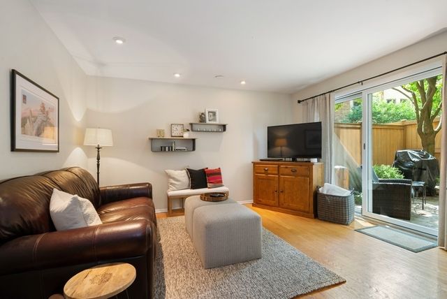 753 W Dickens Avenue, Chicago, IL 60614
