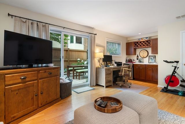 753 W Dickens Avenue, Chicago, IL 60614