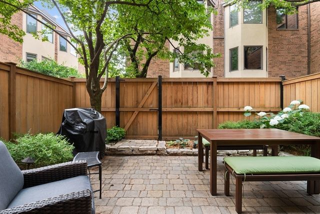 753 W Dickens Avenue, Chicago, IL 60614
