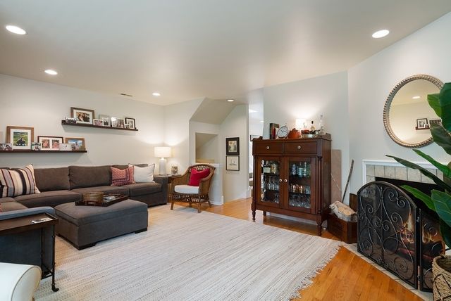 753 W Dickens Avenue, Chicago, IL 60614