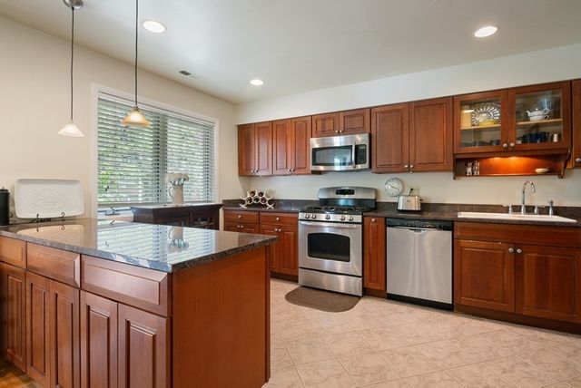 753 W Dickens Avenue, Chicago, IL 60614