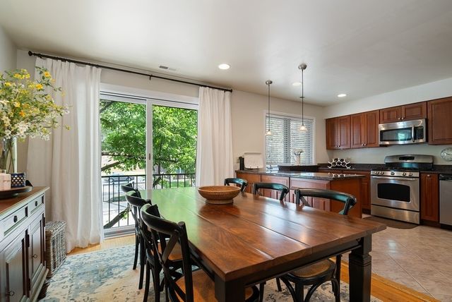 753 W Dickens Avenue, Chicago, IL 60614