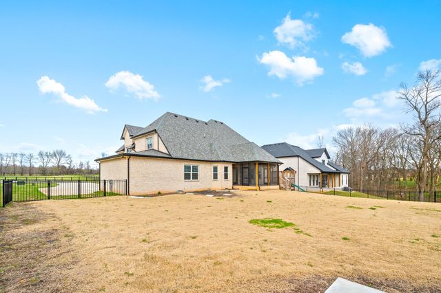 1592 Charles Bell Rd, Clarksville, TN 37040