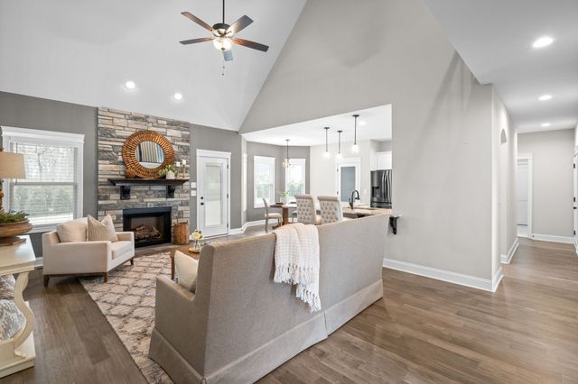 1592 Charles Bell Rd, Clarksville, TN 37040