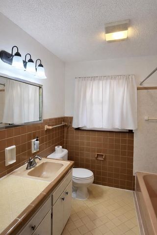 7930 W CONGRESS STREET, Milwaukee, WI 53218