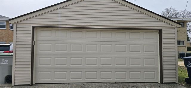 7930 W CONGRESS STREET, Milwaukee, WI 53218