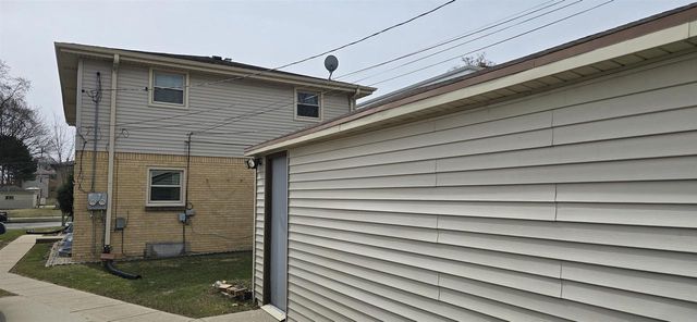 7930 W CONGRESS STREET, Milwaukee, WI 53218