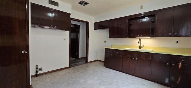 7930 W CONGRESS STREET, Milwaukee, WI 53218