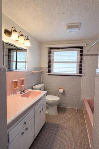 7930 W CONGRESS STREET, Milwaukee, WI 53218