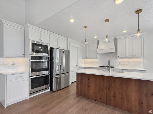 620 E RIVERSIDE WAY, South Weber, UT 84405