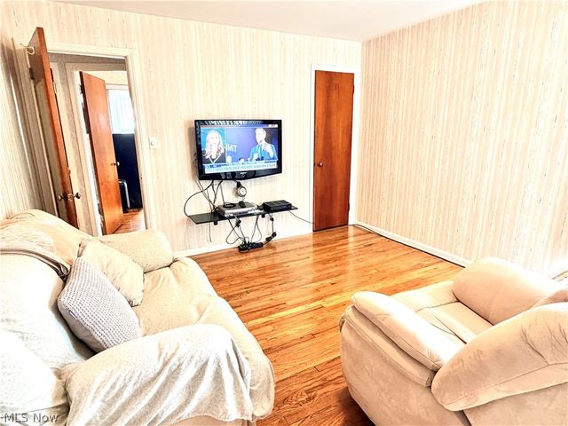 3975 Warrendale Road, South Euclid, OH 44118