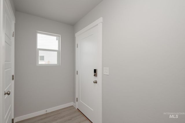 929 N Mirror Creek Way, Meridian, ID 83642