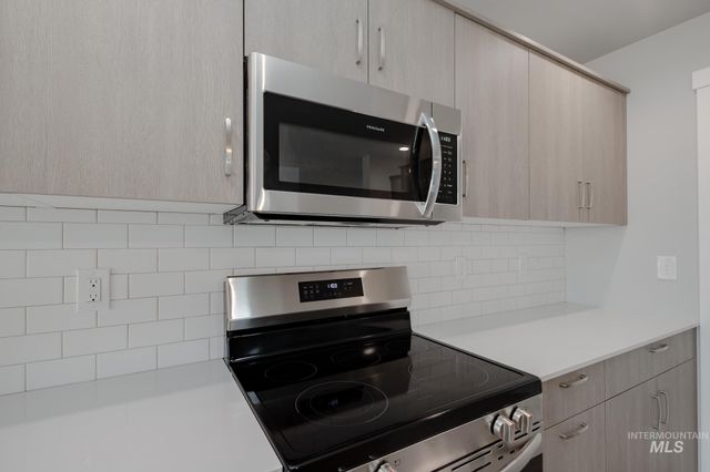 929 N Mirror Creek Way, Meridian, ID 83642