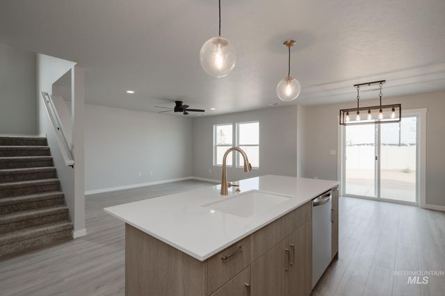 929 N Mirror Creek Way, Meridian, ID 83642