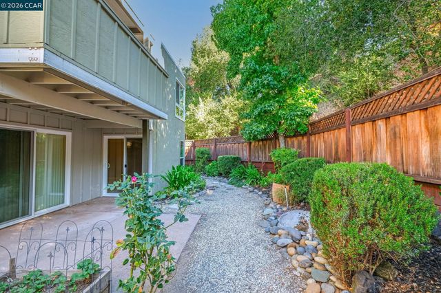 651 Moraga Rd 13, Moraga, CA 94556