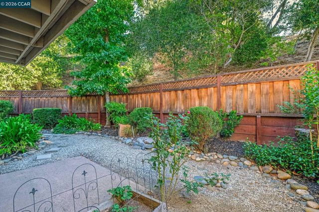 651 Moraga Rd 13, Moraga, CA 94556