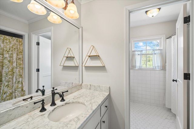 5256 KEATSWOOD CIR, Memphis, TN 38120