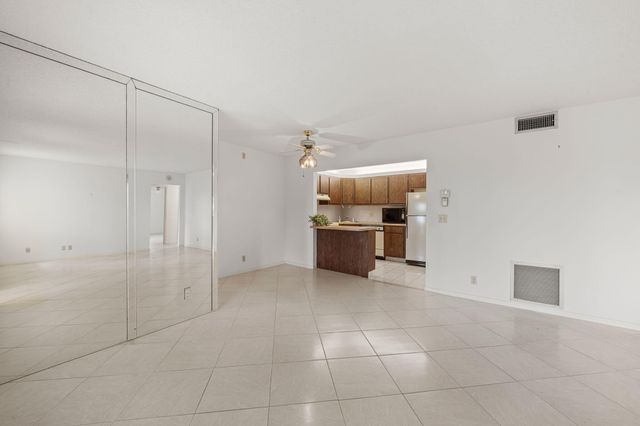 324 KNOTTY PINE Circle B-2, Greenacres, FL 33463