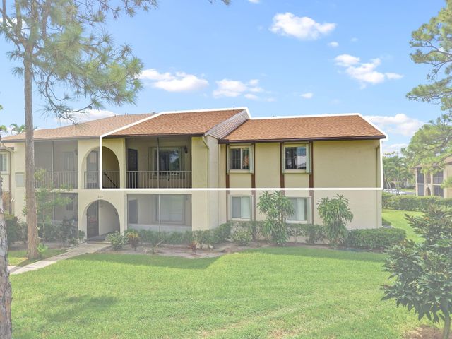 324 KNOTTY PINE Circle B-2, Greenacres, FL 33463