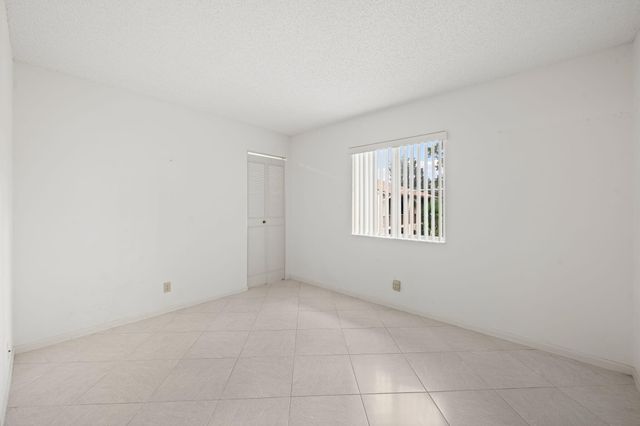 324 KNOTTY PINE Circle B-2, Greenacres, FL 33463