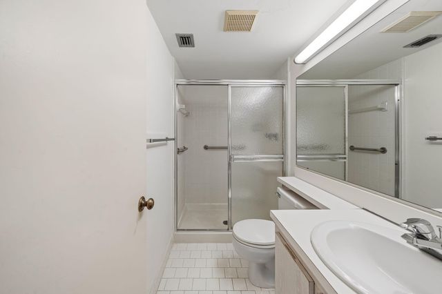 324 KNOTTY PINE Circle B-2, Greenacres, FL 33463