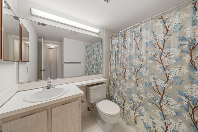 324 KNOTTY PINE Circle B-2, Greenacres, FL 33463