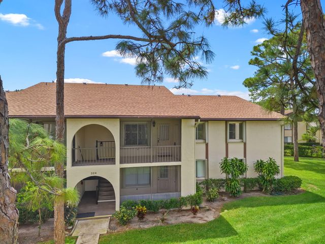 324 KNOTTY PINE Circle B-2, Greenacres, FL 33463